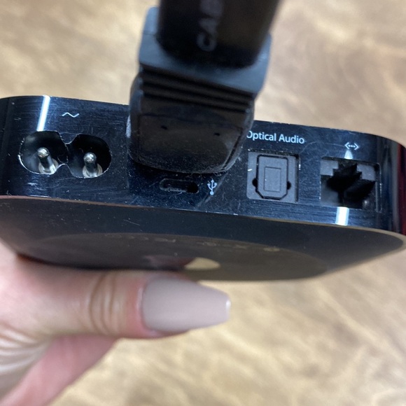 Apple TV device without remote - Picture 3 of 4
